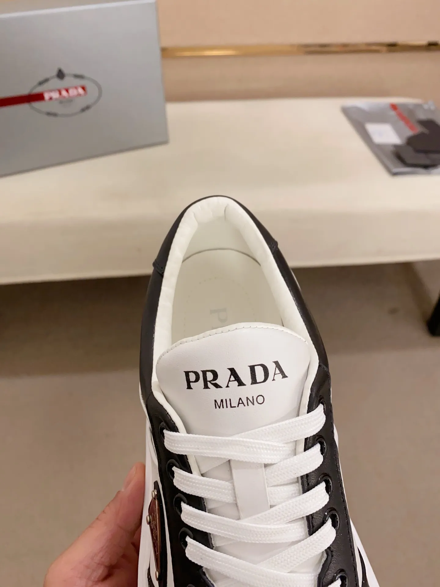 Men's shoes💰 620💰 ✔️✔️✔️Higher version High-quality new PRADA counters are launched simultaneously. The new men's shoes and 😘fabrics are selected from first-layer cowhide and are made by pure handicrafts. Lining: Full cowhide lining. 👍🏿 High-end ☄️ air-cushion molded anti-slip rubber outsole, exquisite lines, simple and elegant, comfortable and high-end for leisure travel. Code number: 38 to 44